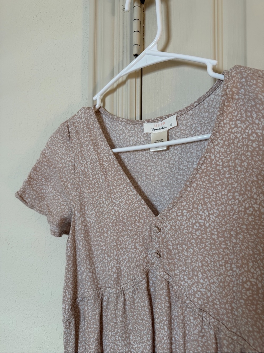 Light Pice Floral V-Neck Women's Top